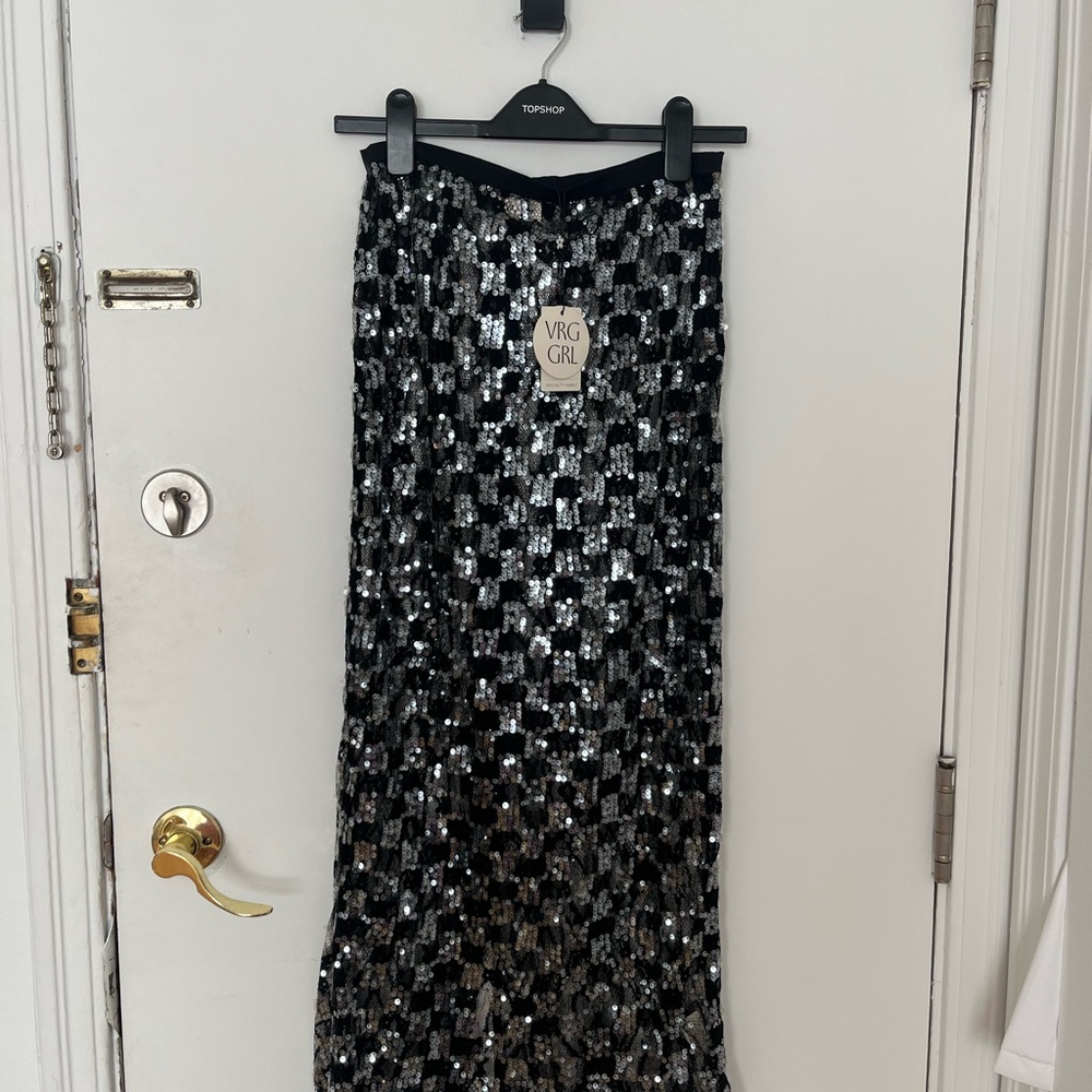 NWT VRG GRL Devyn sequin skirt